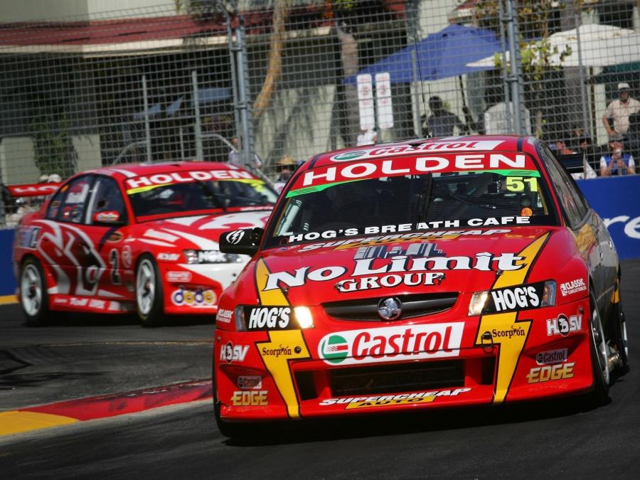  Holden Commodore V8 Supercar 2005 года  (фото 10 из 16)